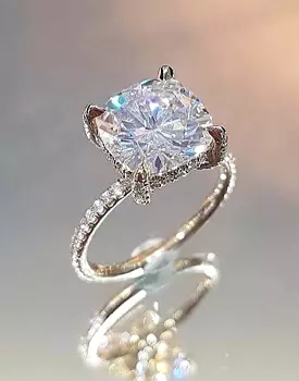 Cushion Cut Four Claw Diamond Ring