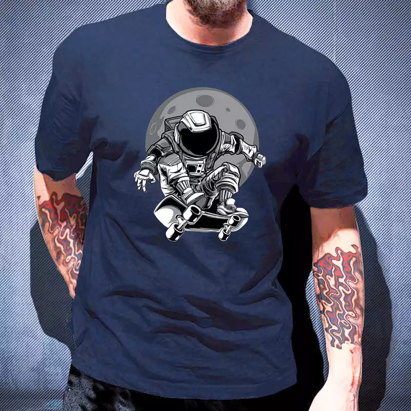 Men's Astronaut Skateboard Pattern T-shirt