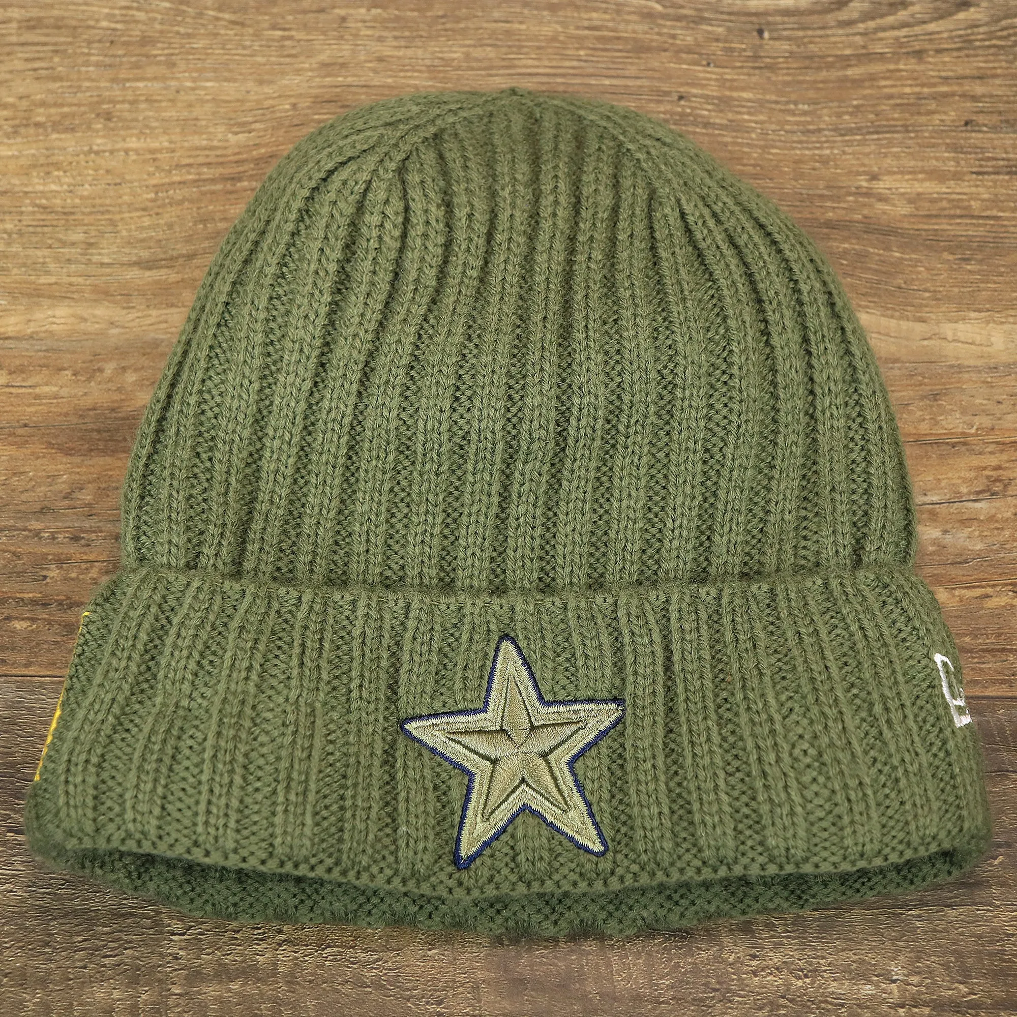 Youth Dallas Cowboys on Field Salute To Service Ribbon American Flag Side Patch Winter Beanie | Kid’s Olive Green Winter Beanie